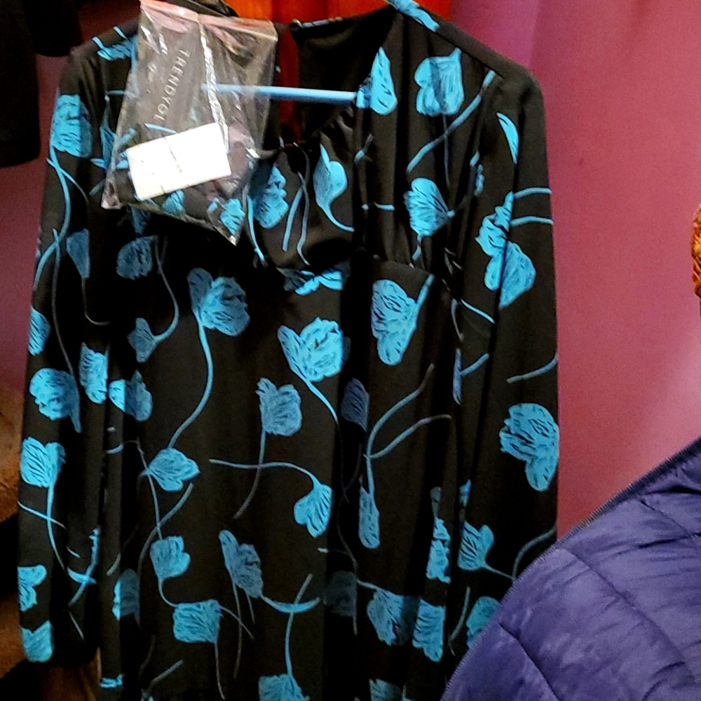 Dress..new with tags..not sure of actual size but included the picture of the ta